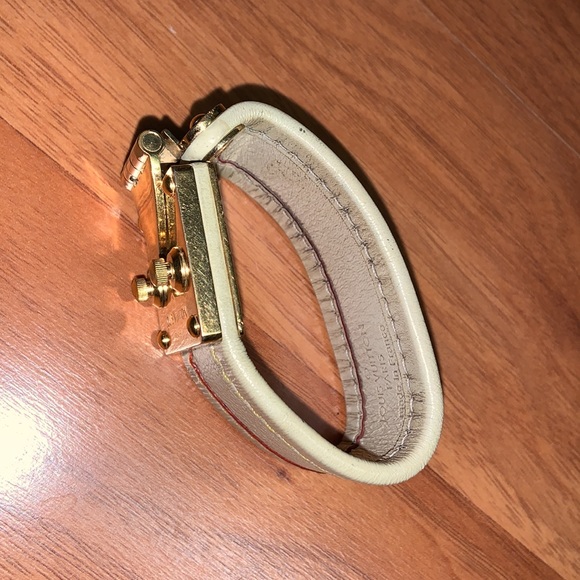 Louis Vuitton Suhali Serure Leather Bracelet Gold Plated Ivory - Picture 3 of 12